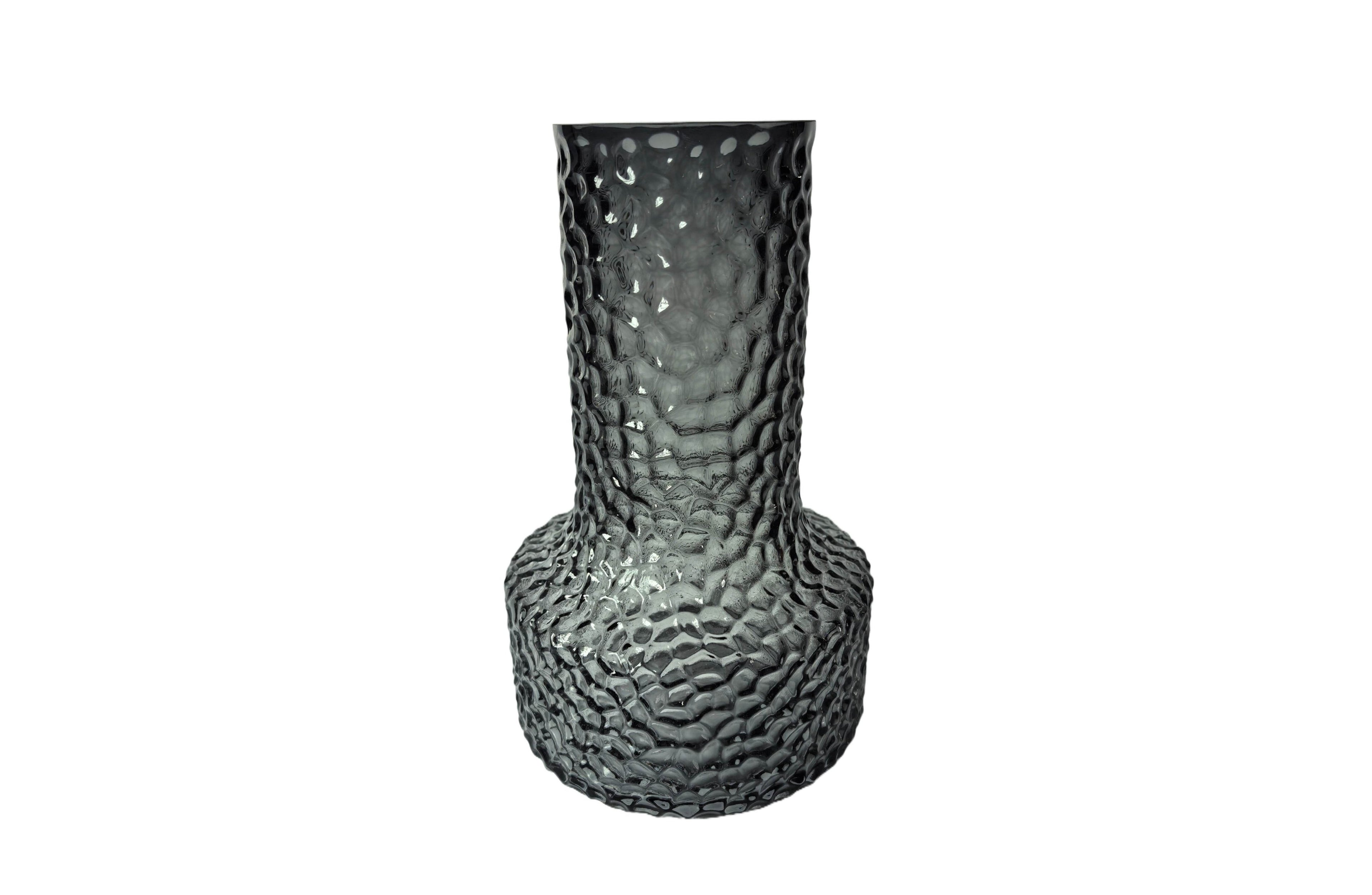 Green hammered glass vase with textured surface, 15cm diameter and 25cm height, perfect for flowers or as a décor accent.