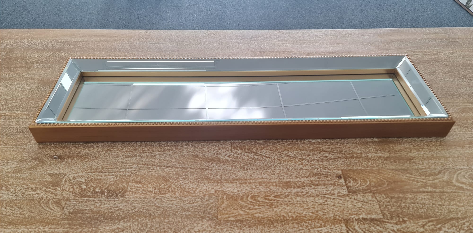 Glamorous gold beaded tray – timeless and eye-catching.