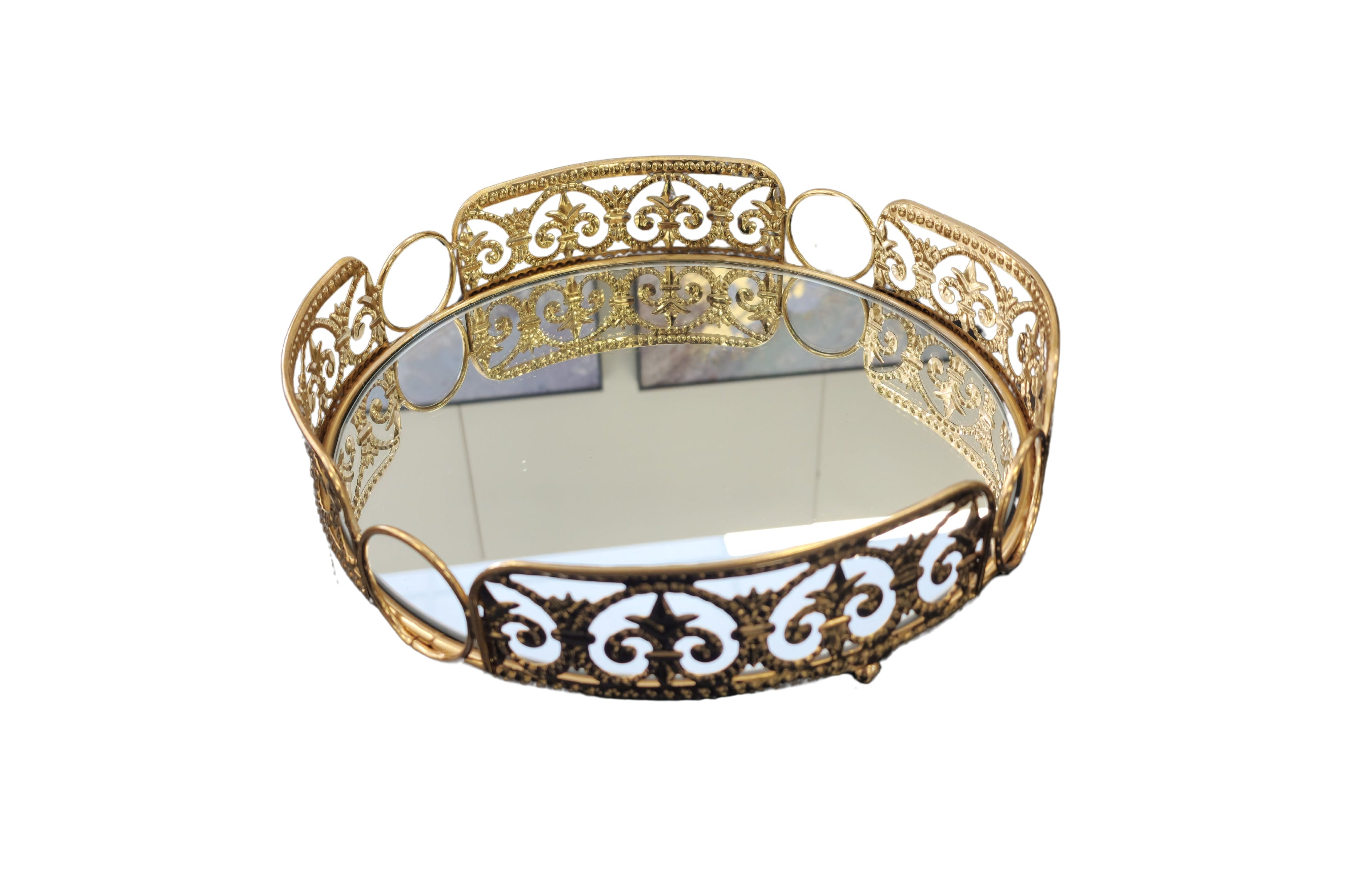 Large gold Lucy tray with ornate cutout pattern and mirrored base – perfect for grand centrepiece styling